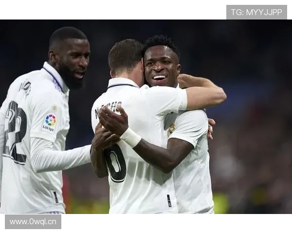 尼科·威廉斯与维尼修斯：速度型边锋战术角色差异解析