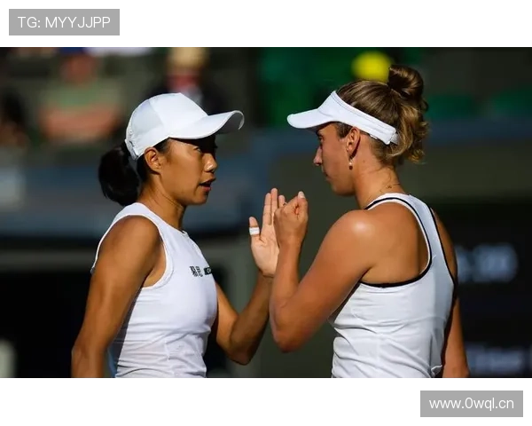 张帅训练完直接拎包去秀场，这姐的日常比剧本还敢写