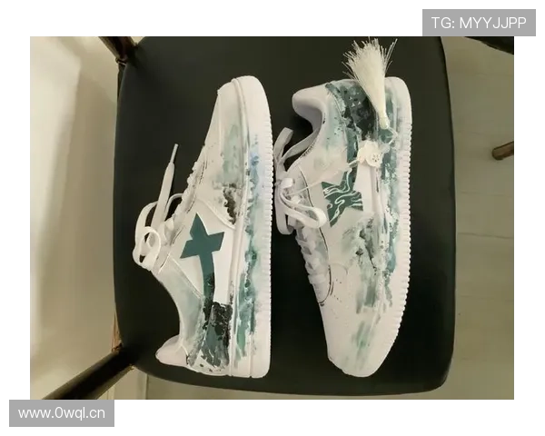 苏翊鸣家里堆满赞助商送的限量球鞋,自己却天天穿训练旧鞋出门 苏翊鸣家里堆满赞助商送的限量球鞋,自己却天天穿训练旧鞋出门